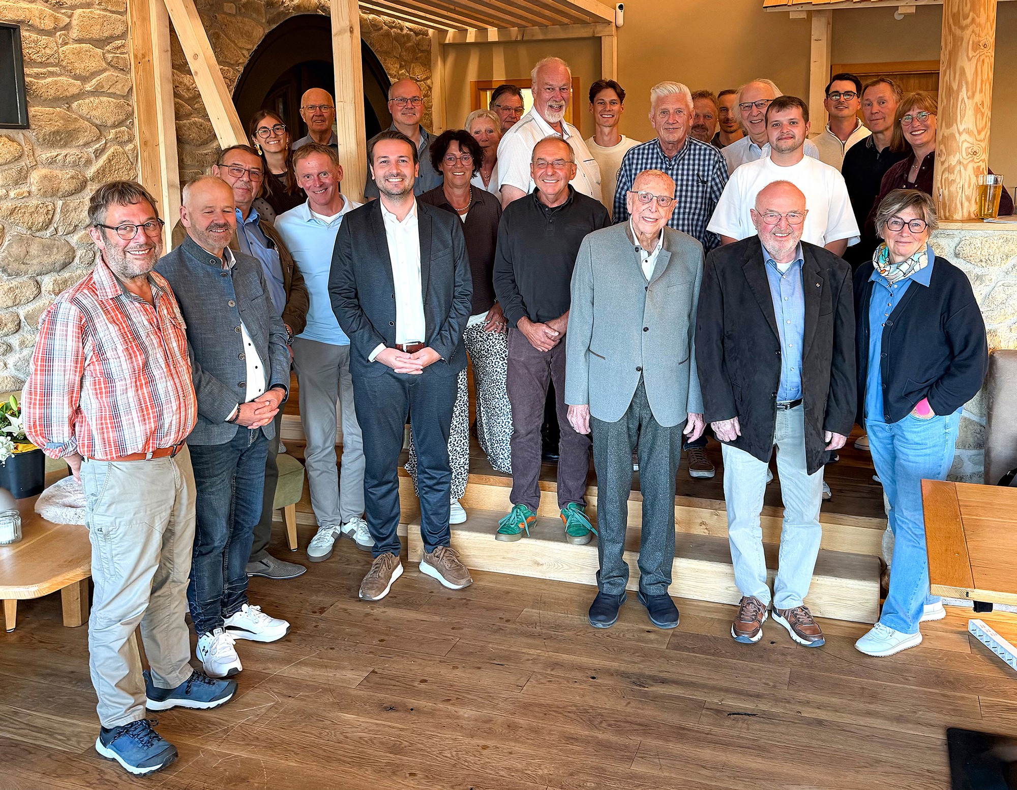 70 Jahre Freie Wähler Vereinigung in Freudenstadt, Gruppenbild bei der Feier